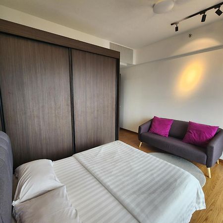 Beacon Executive Premium Suite George Town Esterno foto