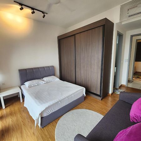 Beacon Executive Premium Suite George Town Esterno foto