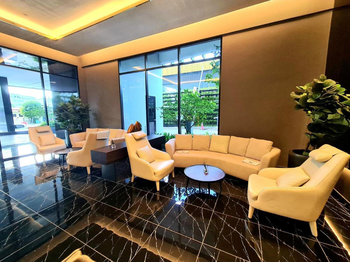 Beacon Executive Premium Suite George Town Esterno foto