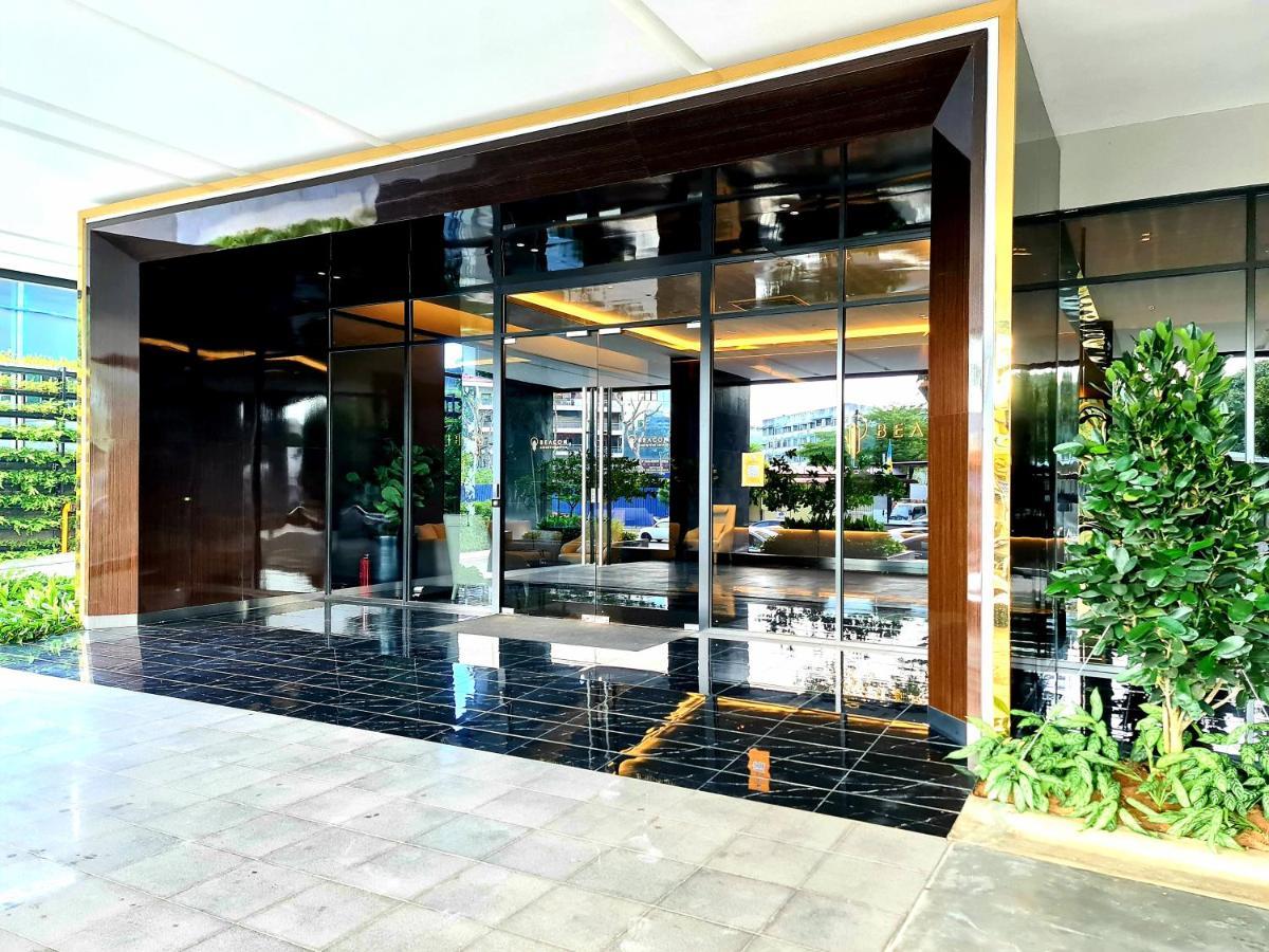 Beacon Executive Premium Suite George Town Esterno foto