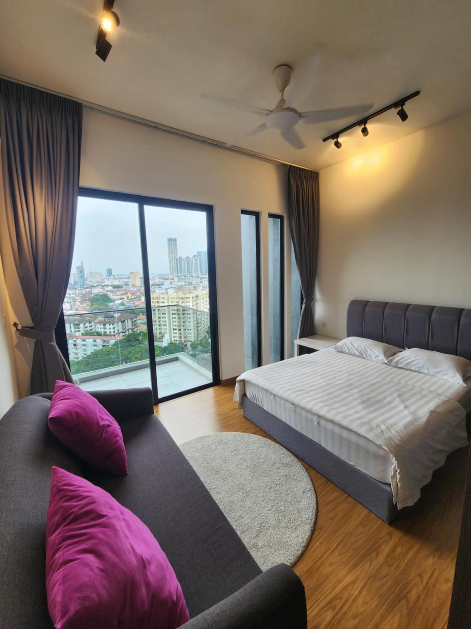 Beacon Executive Premium Suite George Town Esterno foto