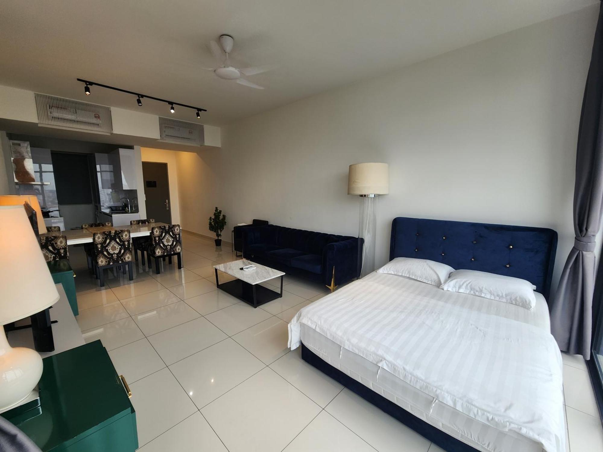 Beacon Executive Premium Suite George Town Esterno foto