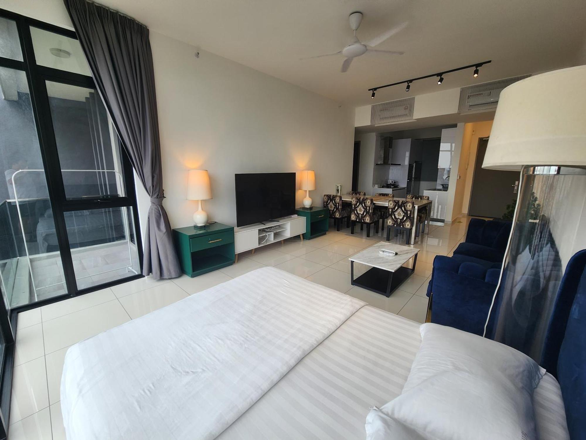 Beacon Executive Premium Suite George Town Esterno foto