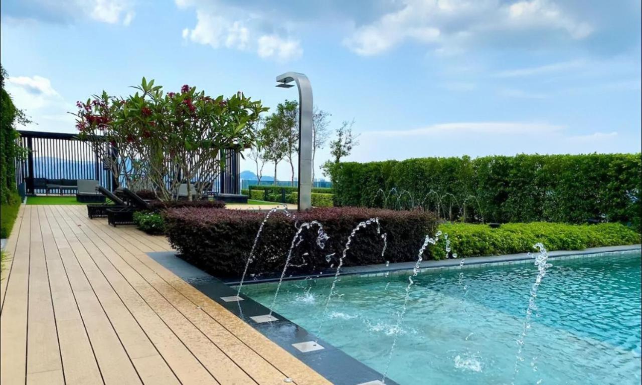 Beacon Executive Premium Suite George Town Esterno foto