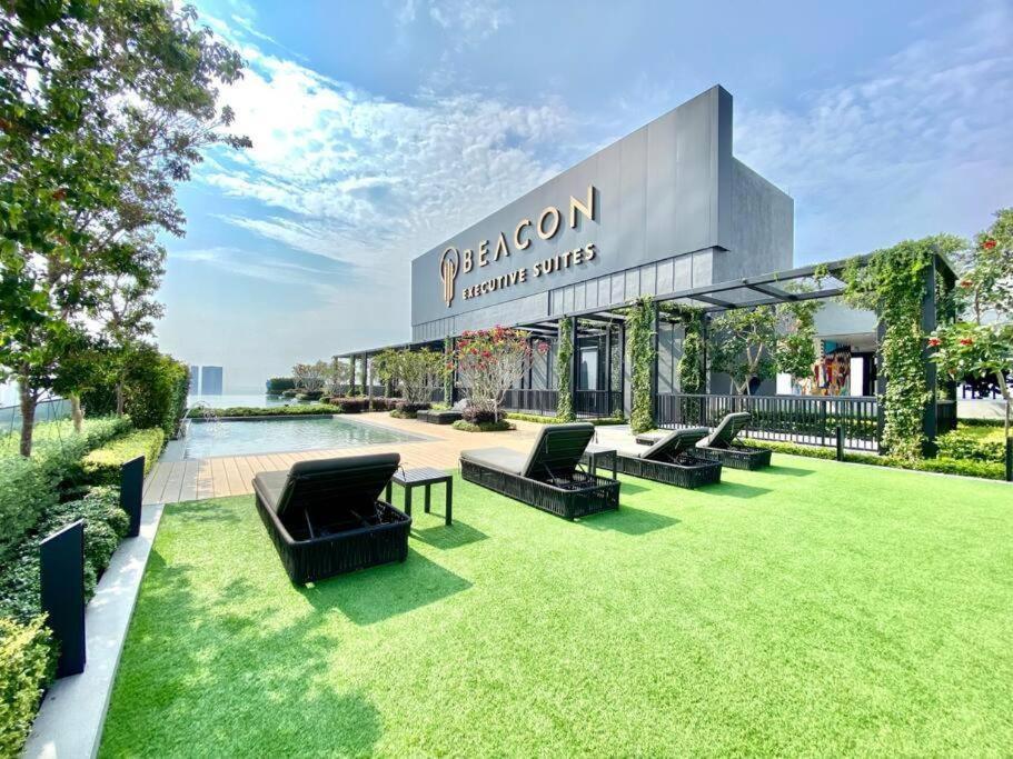 Beacon Executive Premium Suite George Town Esterno foto
