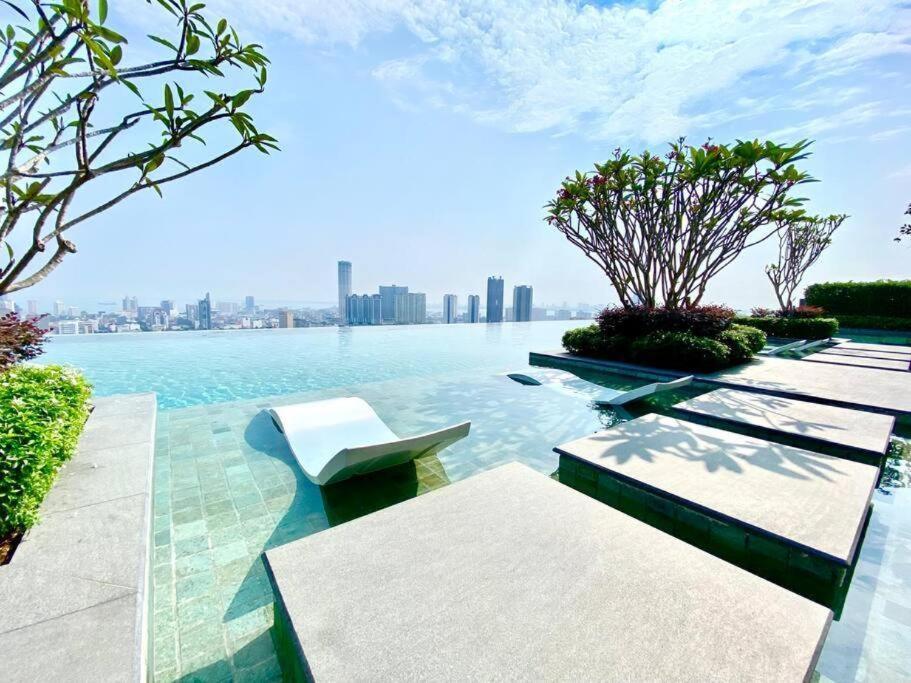 Beacon Executive Premium Suite George Town Esterno foto