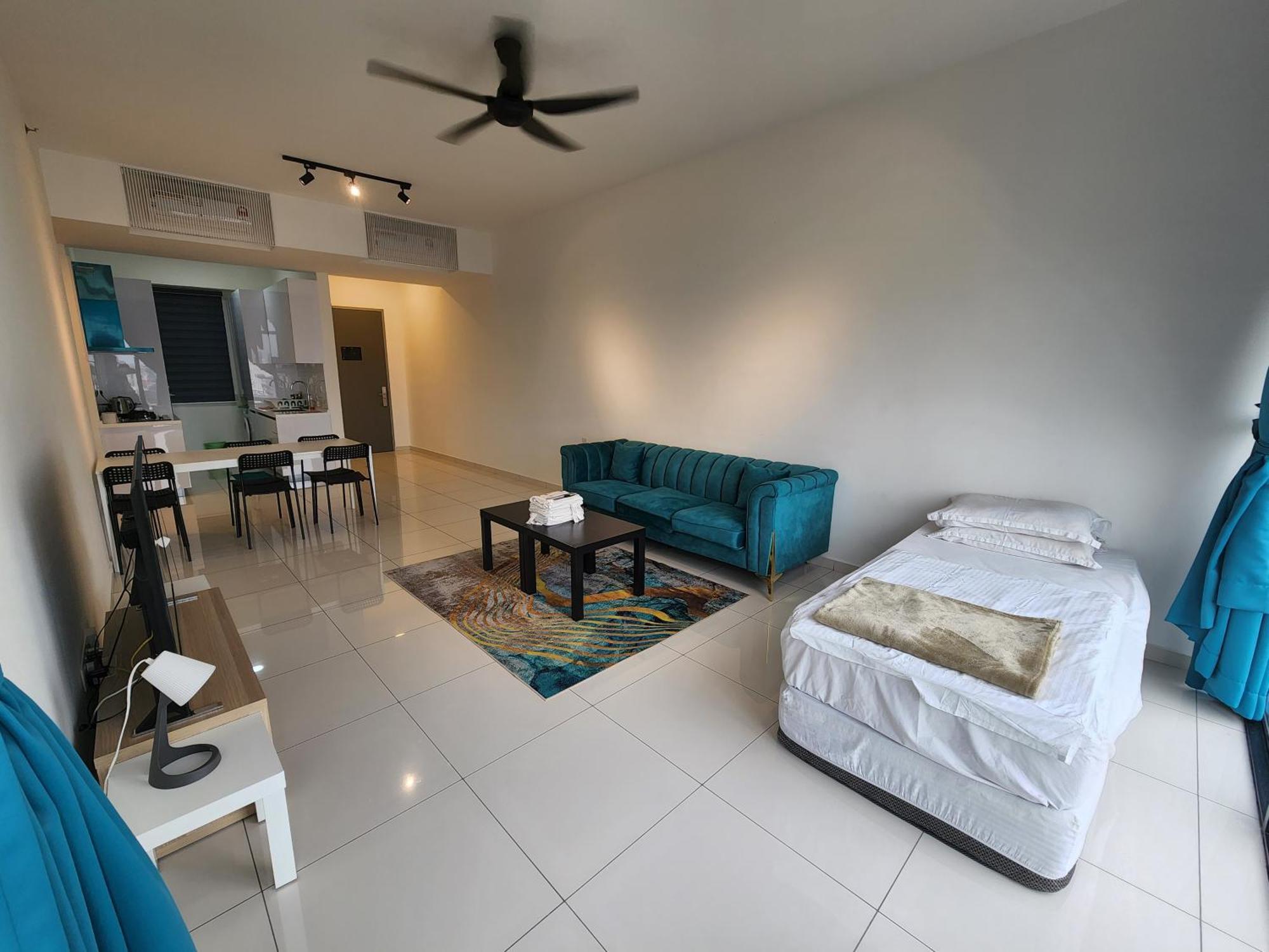 Beacon Executive Premium Suite George Town Esterno foto